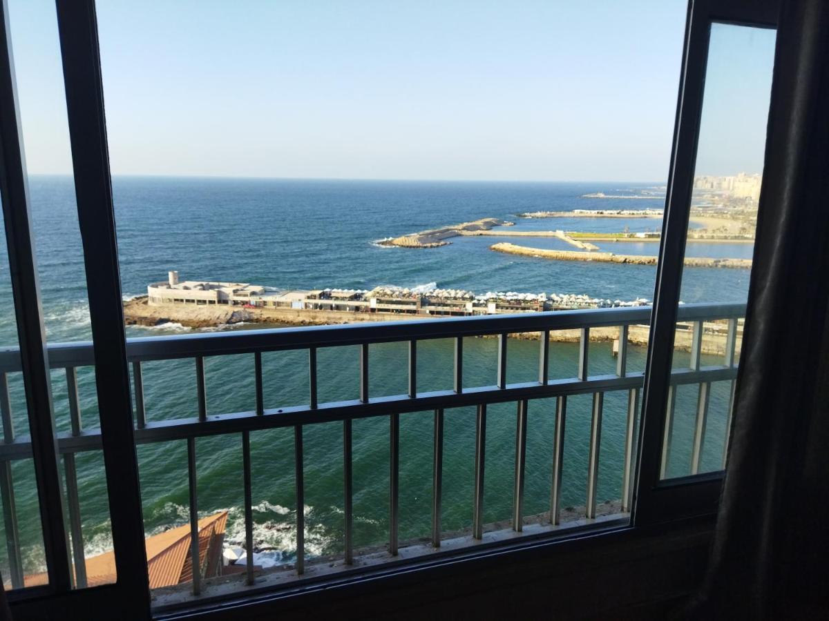 3 Gleem Seaview Aparthotel